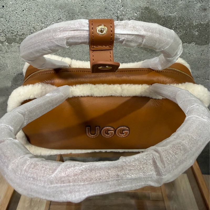 UGG OMI 經典皮革手提肩背斜背包-16