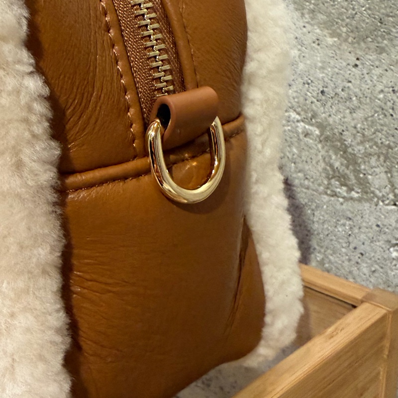 UGG OMI 經典皮革手提肩背斜背包-17