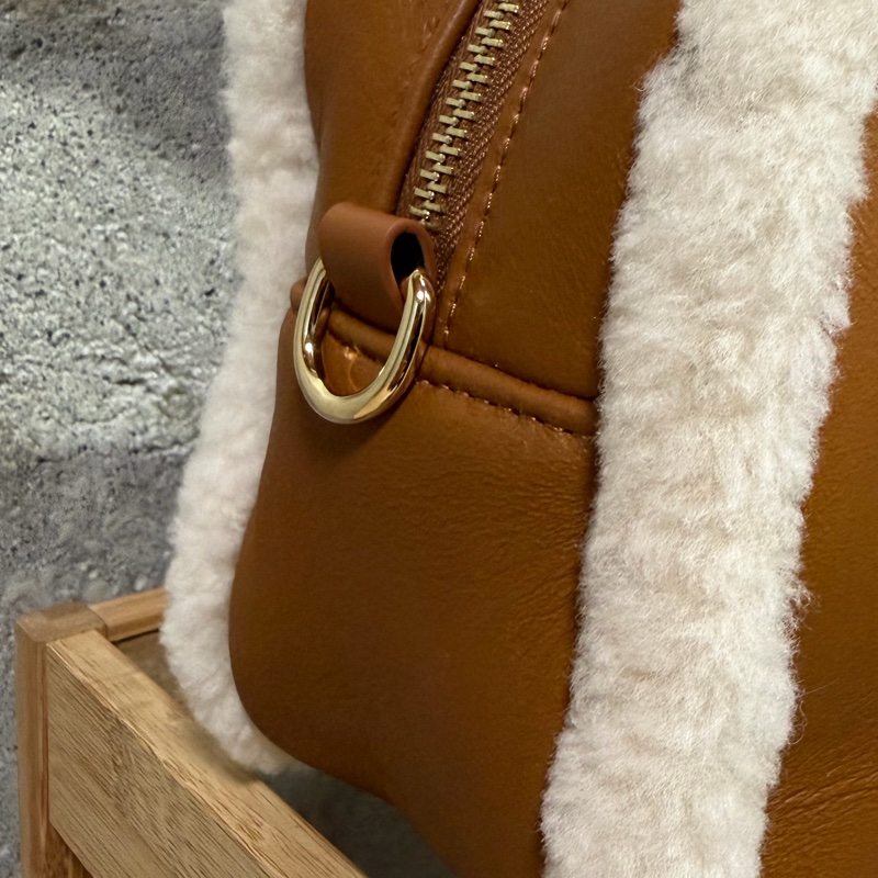 UGG OMI 經典皮革手提肩背斜背包-18