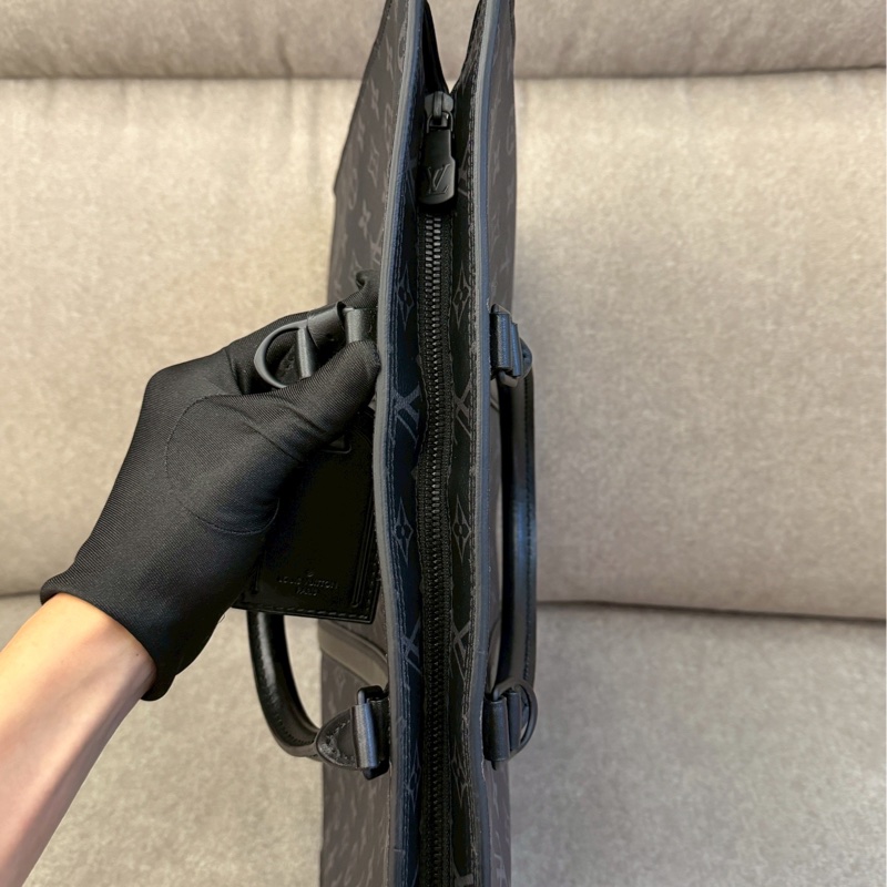 LV黑武士手提/側背包-7