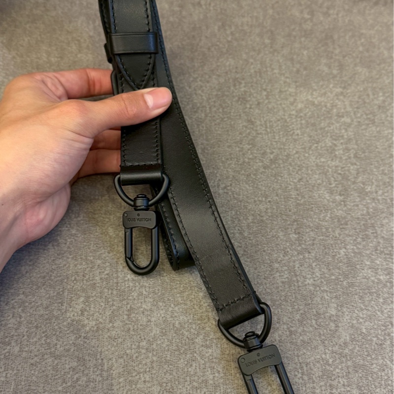 LV黑武士手提/側背包-9