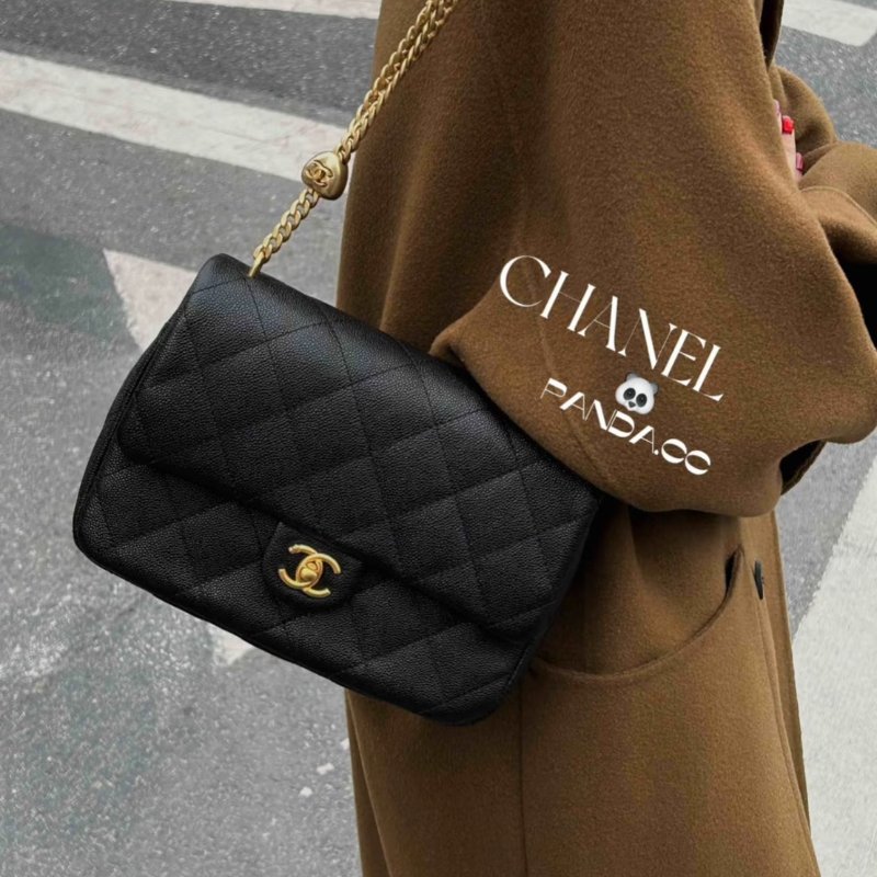 CHANEL 愛心調節釦口蓋包 24 - 黑金-1