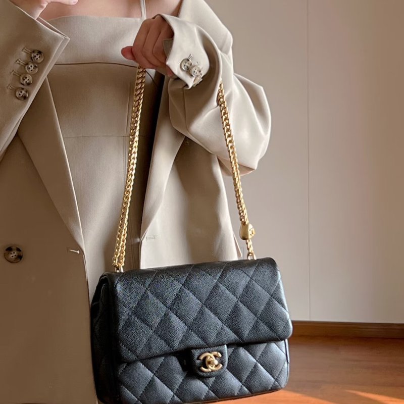 CHANEL 愛心調節釦口蓋包 24 - 黑金-11