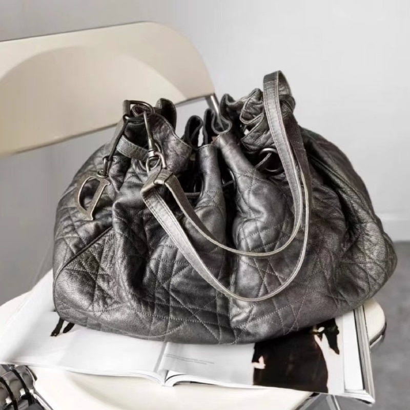 Dior 銀灰色大D餃子包-1