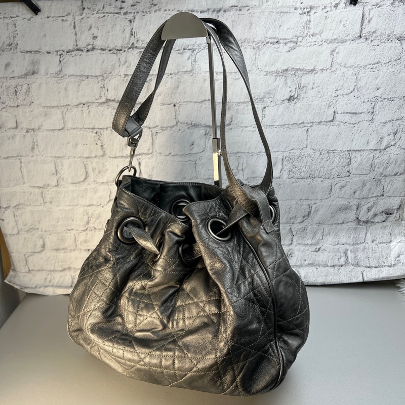 Dior 銀灰色大D餃子包-4