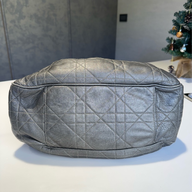 Dior 銀灰色大D餃子包-22