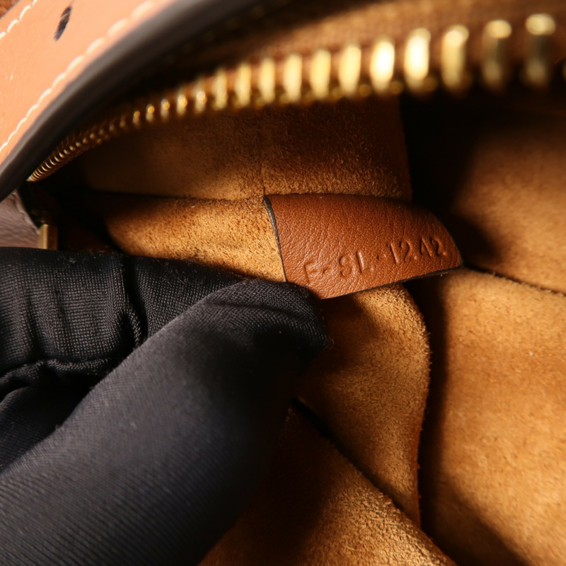 CELINE 牛皮皮革Romy Medium金扣肩背袋-12