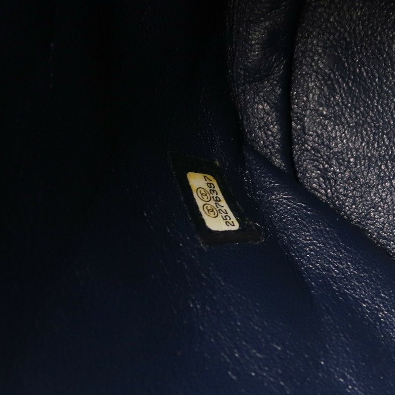 CHANEL 牛皮皮革Filigree Backpack金扣鏈帶背包-14