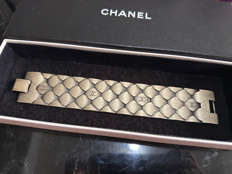 CHANEL 香奈兒 稀有 Coco 「龍鱗/魚鱗紋」寬版手鐲-1