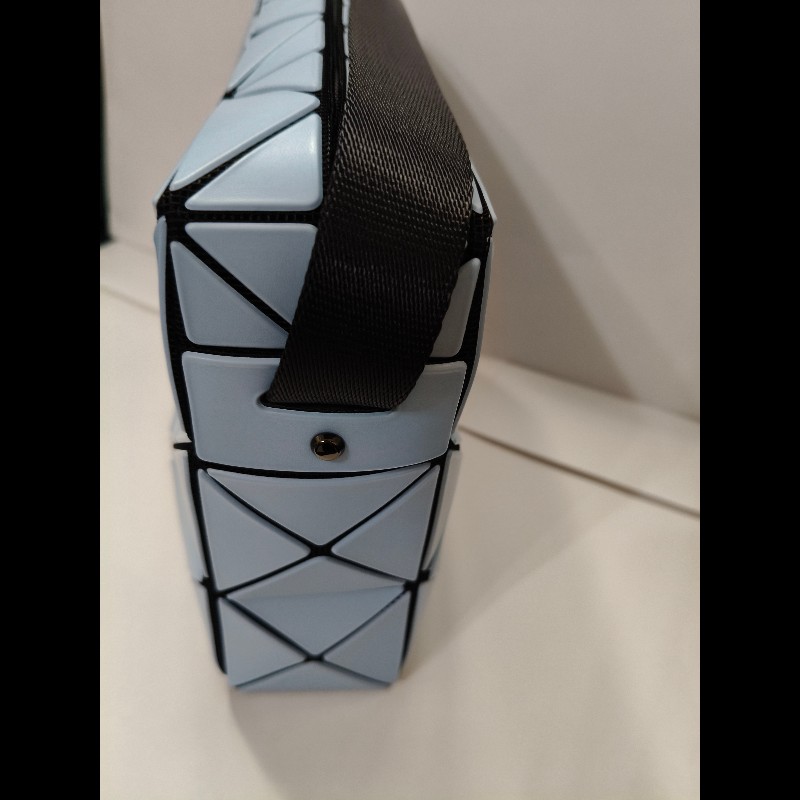 全新Issey miyake三宅一生Bao Bao cuboid 邱比特4×3大款立體斜背包-藍色-1