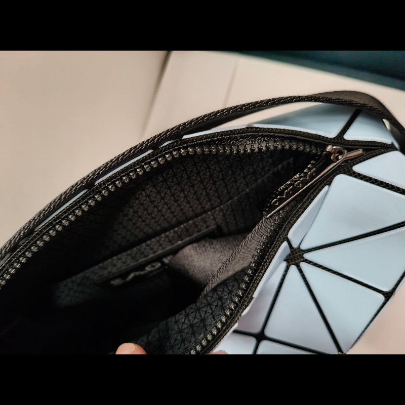 全新Issey miyake三宅一生Bao Bao cuboid 邱比特4×3大款立體斜背包-藍色-5