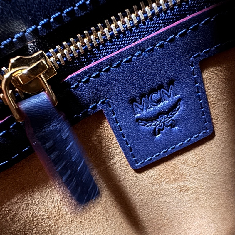 MCM 2way 牛皮肩背包#貝殼包-4