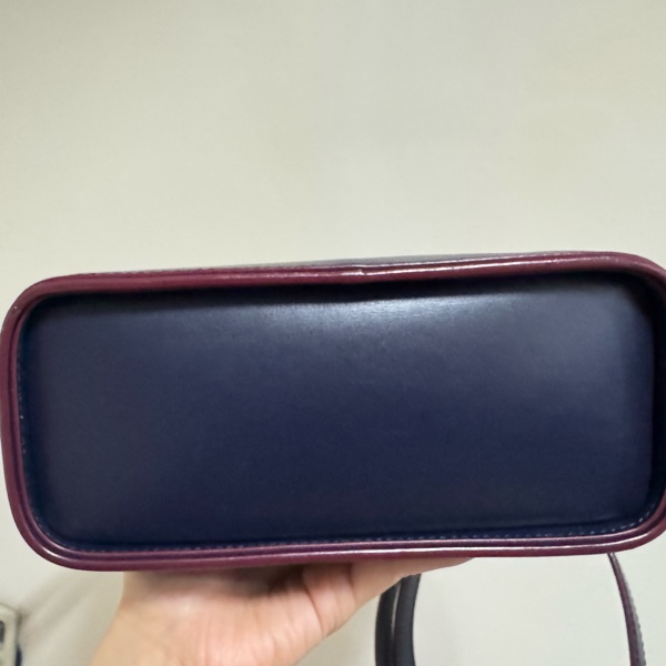 MCM 2way 牛皮肩背包#貝殼包-10