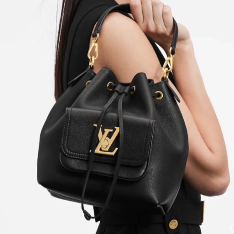 LV黑色金釦牛皮Lockme抽繩手提側背水桶包M57687-0