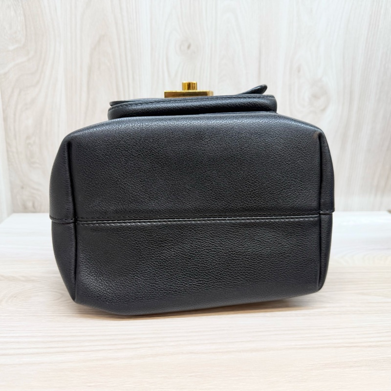 LV黑色金釦牛皮Lockme抽繩手提側背水桶包M57687-6