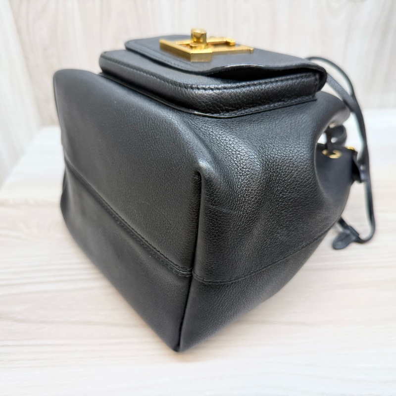 LV黑色金釦牛皮Lockme抽繩手提側背水桶包M57687-11