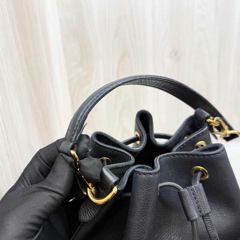 LV黑色金釦牛皮Lockme抽繩手提側背水桶包M57687-19