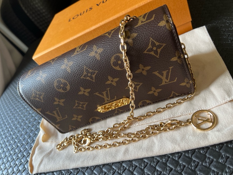 LV  Lily Monogram帆布鍊帶斜背包-0