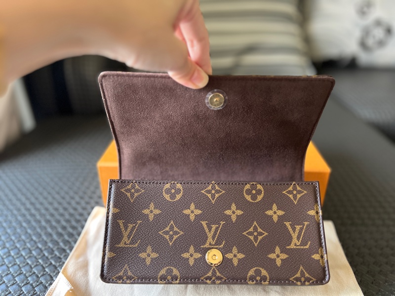 LV  Lily Monogram帆布鍊帶斜背包-3