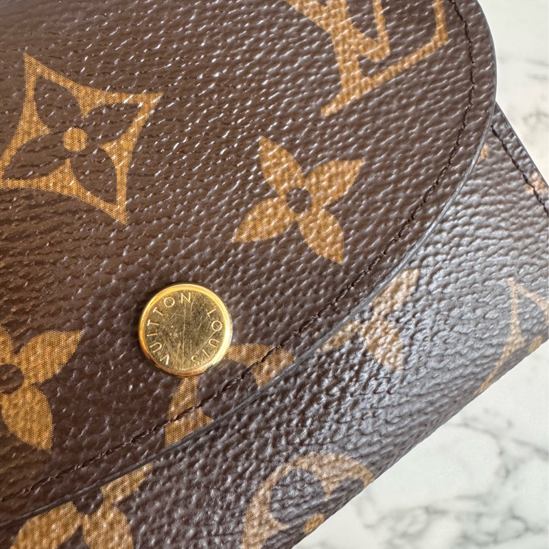 LV M62361花紋內粉釦式卡片零錢包 超好用👛-9