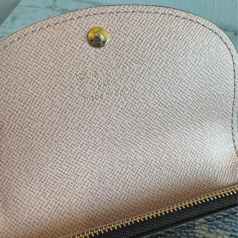 LV M62361花紋內粉釦式卡片零錢包 超好用👛-15