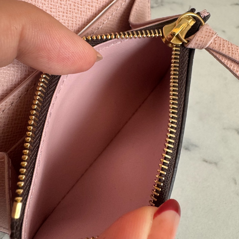 LV M62361花紋內粉釦式卡片零錢包 超好用👛-23