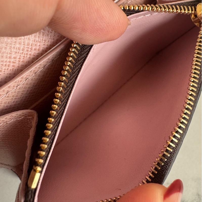 LV M62361花紋內粉釦式卡片零錢包 超好用👛-12