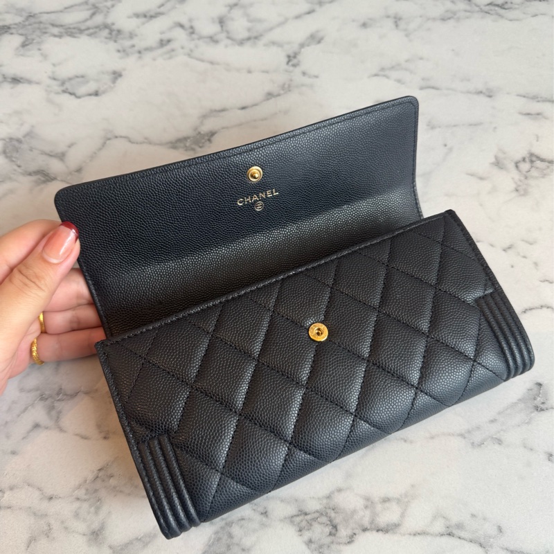 Chanel黑色金boy釦式長夾  超經典超好用🫶-12