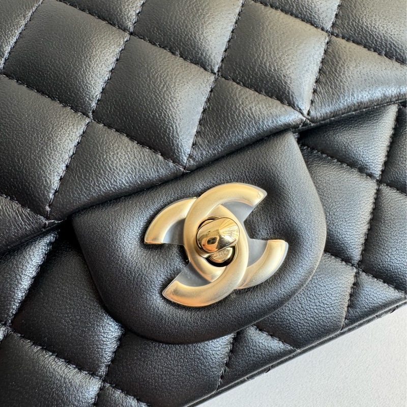 Chanel黑色淡金雙C方胖子 超級經典-11