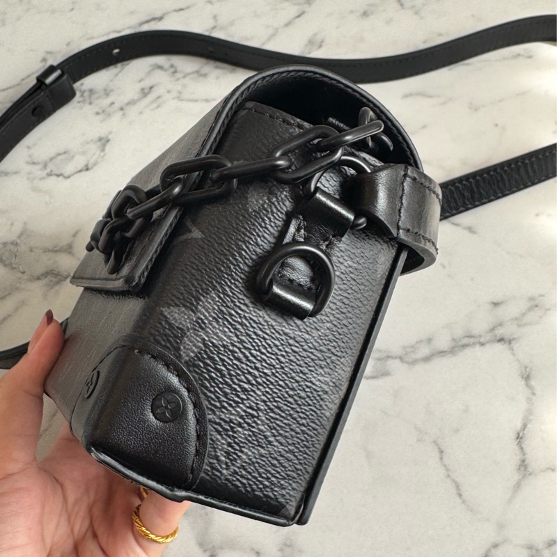 LV M81783黑花紋吸釦斜背包 超帥氣🤩🤩-4