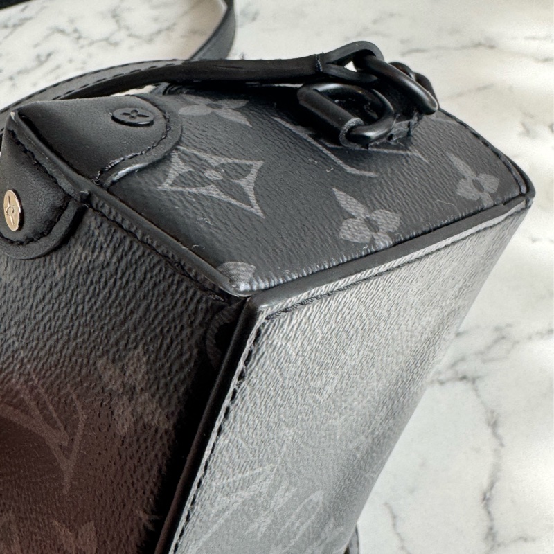 LV M81783黑花紋吸釦斜背包 超帥氣🤩🤩-8