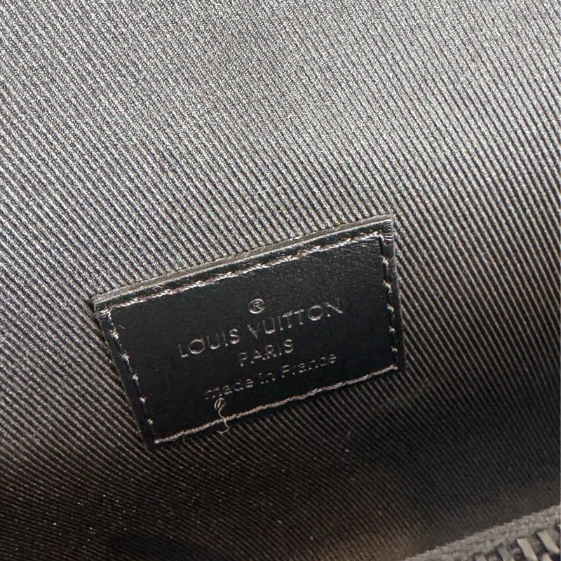 LV M81783黑花紋吸釦斜背包 超帥氣🤩🤩-20