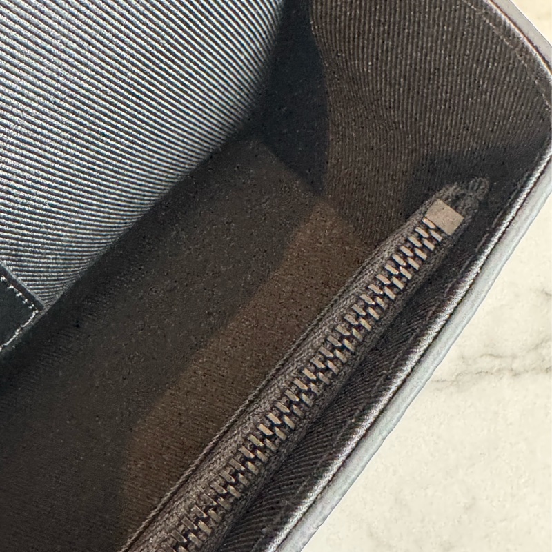 LV M81783黑花紋吸釦斜背包 超帥氣🤩🤩-23