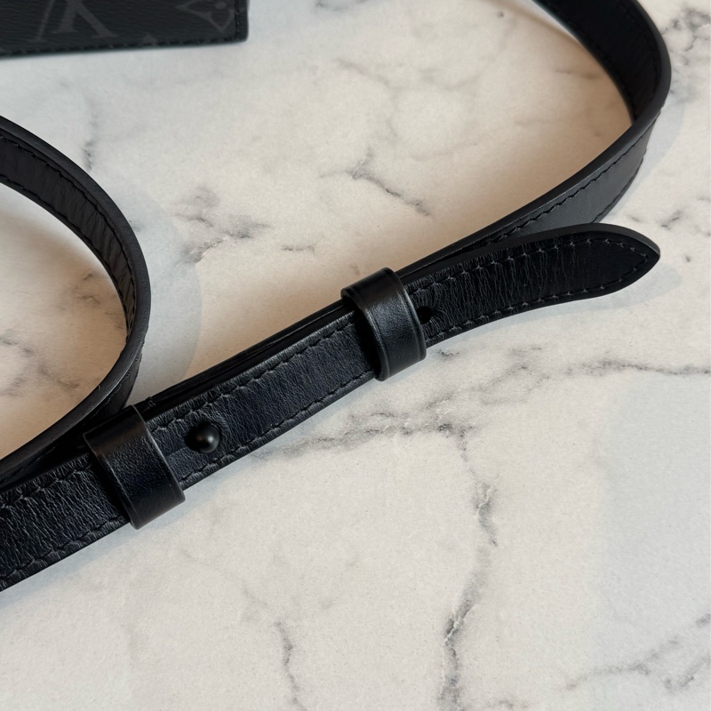 LV M81783黑花紋吸釦斜背包 超帥氣🤩🤩-28