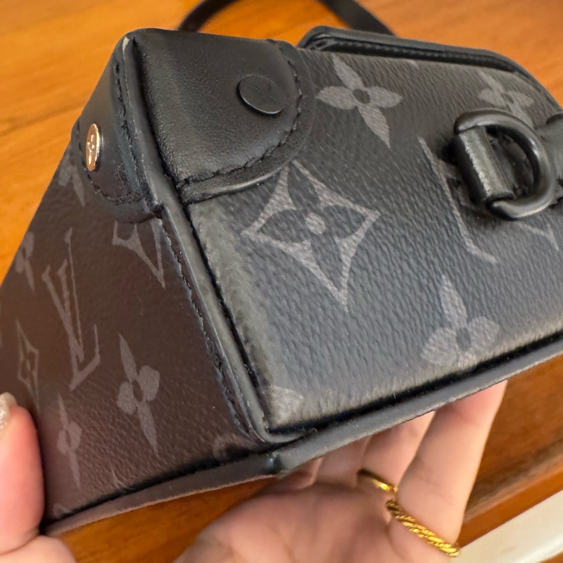 LV M81783黑花紋吸釦斜背包 超帥氣🤩🤩-31