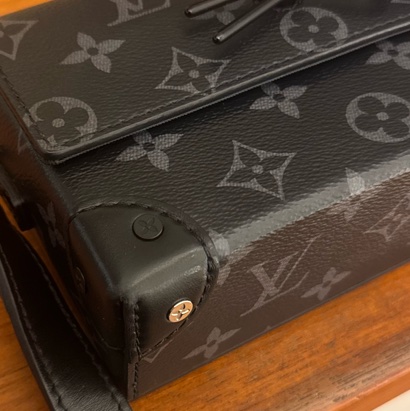 LV M81783黑花紋吸釦斜背包 超帥氣🤩🤩-41