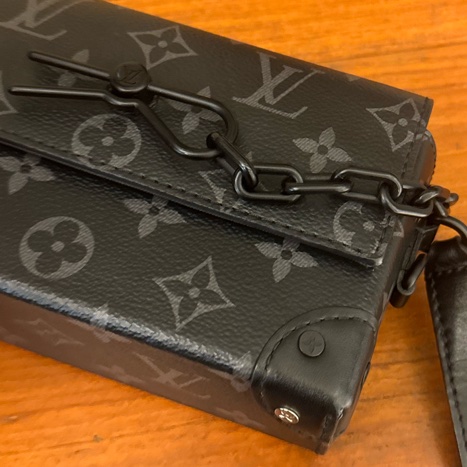 LV M81783黑花紋吸釦斜背包 超帥氣🤩🤩-42