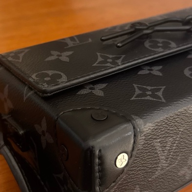 LV M81783黑花紋吸釦斜背包 超帥氣🤩🤩-44