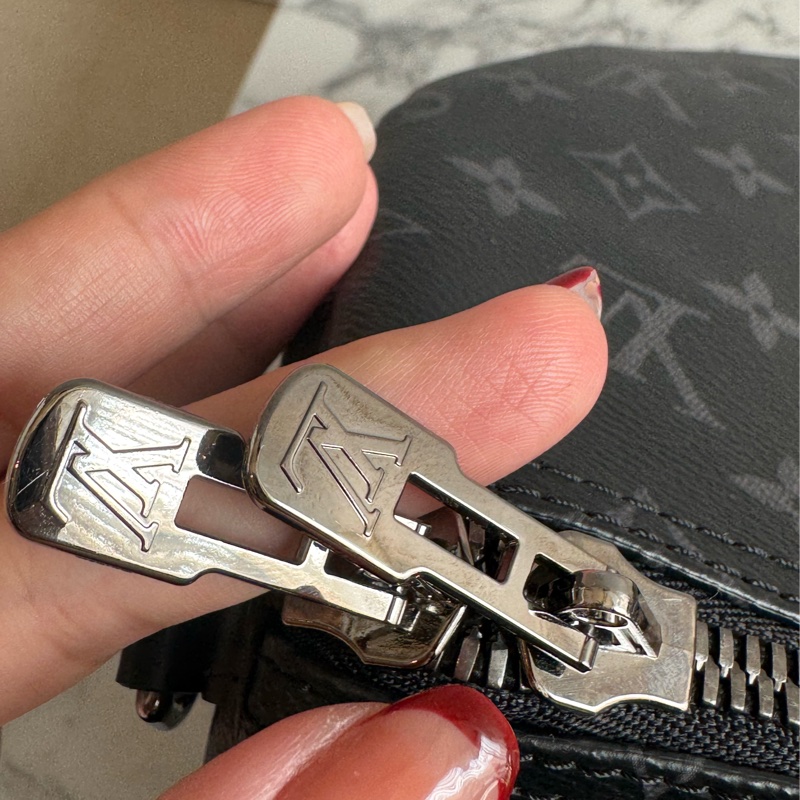 LV M40605黑花紋手提兩用keepall55-25