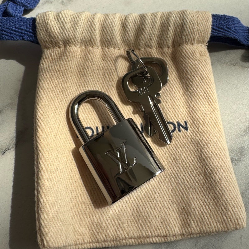 LV M40605黑花紋手提兩用keepall55-47