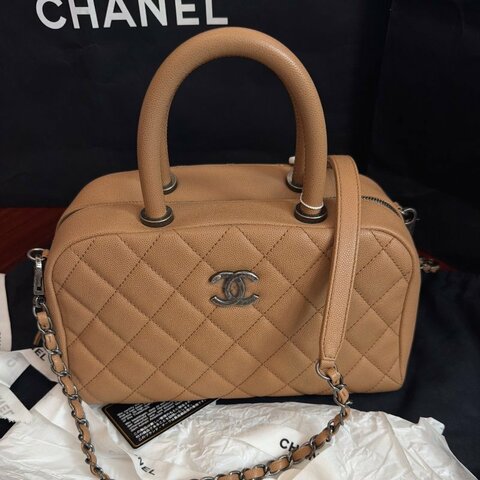 閒置新 香奈兒/Chanel 奶茶色魚子醬牛皮保齡球鏈條包