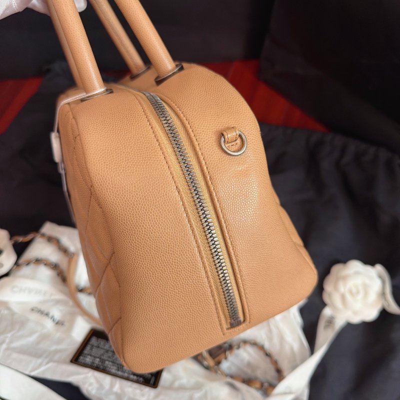 閒置新 香奈兒/Chanel 奶茶色魚子醬牛皮保齡球鏈條包-2