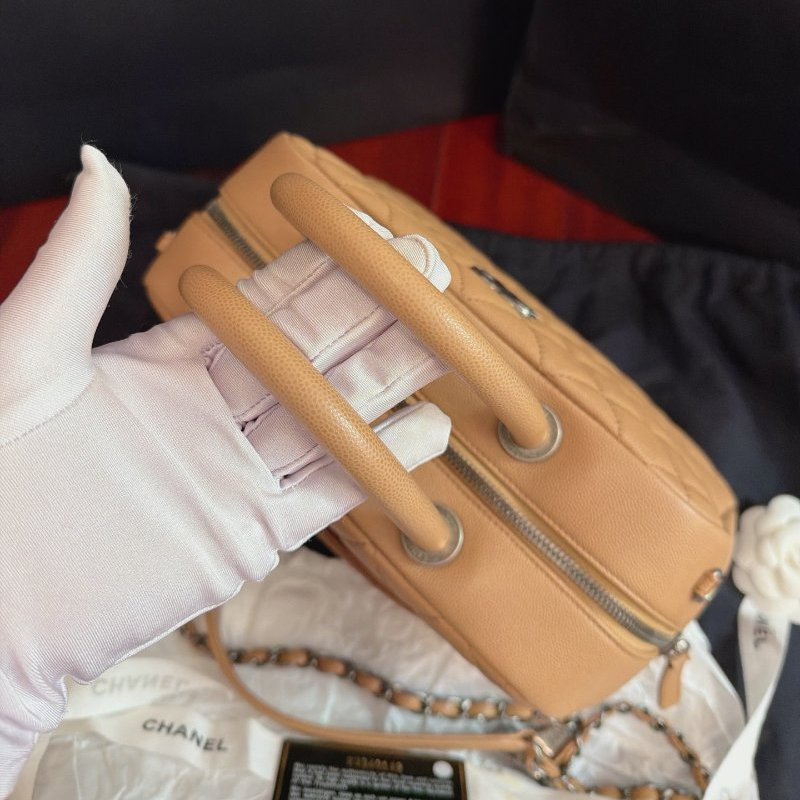 閒置新 香奈兒/Chanel 奶茶色魚子醬牛皮保齡球鏈條包-3