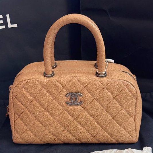 閒置新 香奈兒/Chanel 奶茶色魚子醬牛皮保齡球鏈條包-5