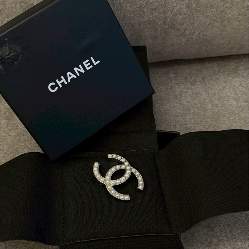 香奈兒經典珍珠胸針-4