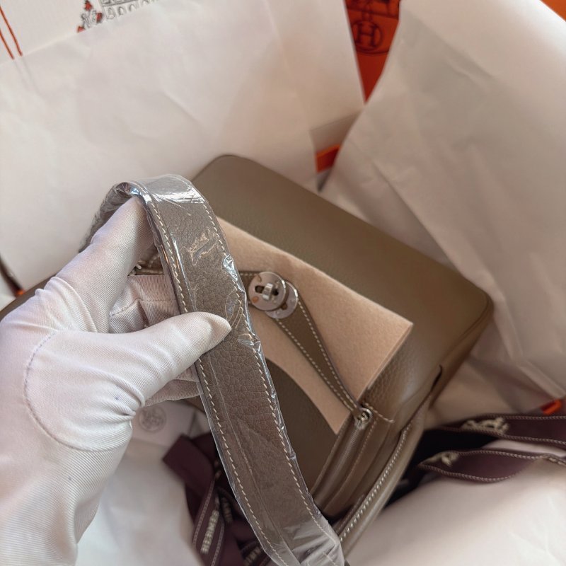 閒置新 Hermes愛馬仕Lindy26大象灰tc皮銀扣Y刻 手提包-4