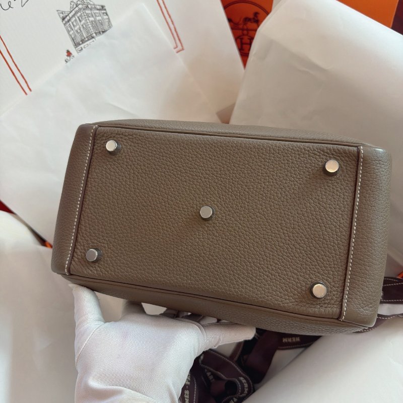 閒置新 Hermes愛馬仕Lindy26大象灰tc皮銀扣Y刻 手提包-7