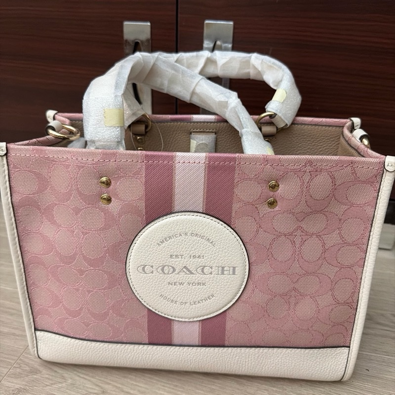 COACH Dempsey 系列丹寧色托特包-0