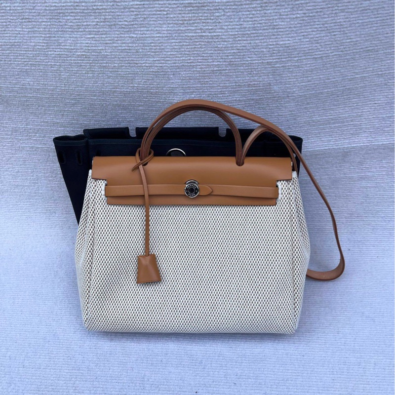 【贈送藍色更換袋❗️一個價錢擁有兩個包✨】Hermes Herbag 31米棕單肩|雙肩|斜背 中古包-4