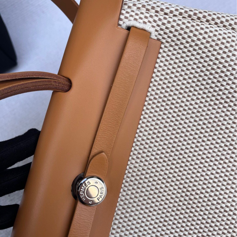 【贈送藍色更換袋❗️一個價錢擁有兩個包✨】Hermes Herbag 31米棕單肩|雙肩|斜背 中古包-15